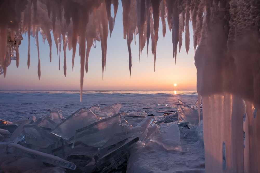 غار یخی ،دریاچه ‌بایکال، منطقه‌ی ایرکوتسک، روسیه