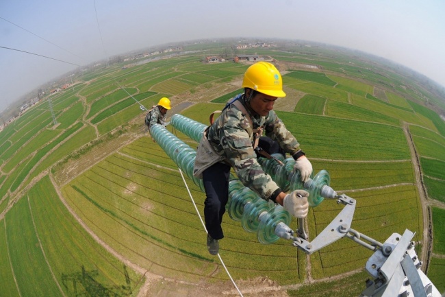 نصب و راه‌اندازی کابل‌های برق فشار قوی در چین
